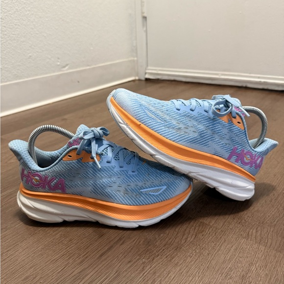 Hoka clifton 9 Women's Sky Blue and Coral Athletic Shoes - Picture 2 of 9